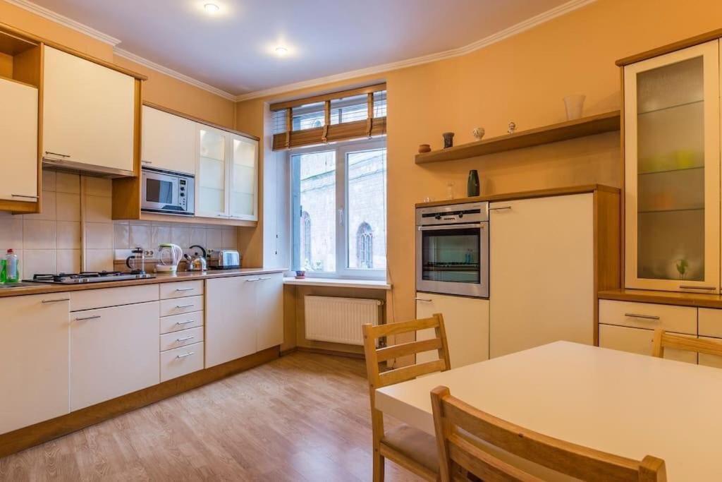 Old Town Apartment Next To Saint Peter'S Church Riga Kültér fotó
